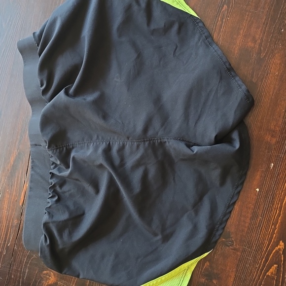 Under Armour Women's Black Shorts - Picture 3 of 3